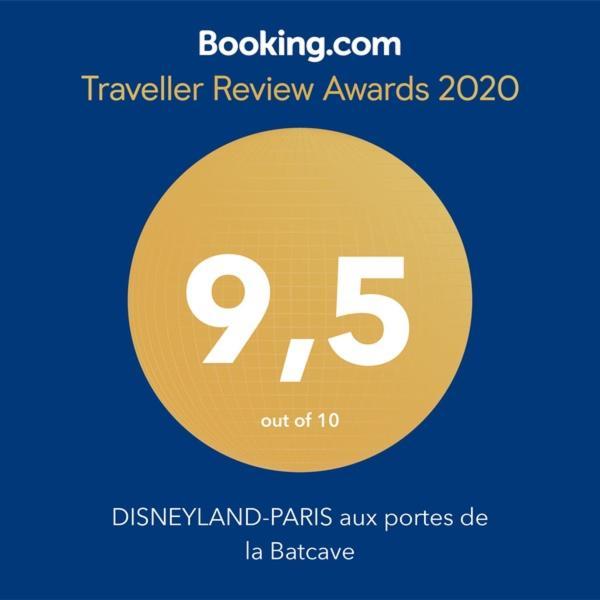 Disneyland-Paris Aux Portes De La Batcave Bussy-Saint-Georges Bagian luar foto