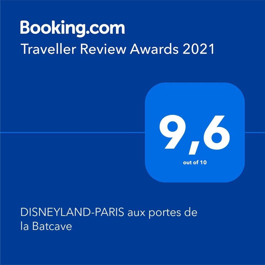 Disneyland-Paris Aux Portes De La Batcave Bussy-Saint-Georges Bagian luar foto