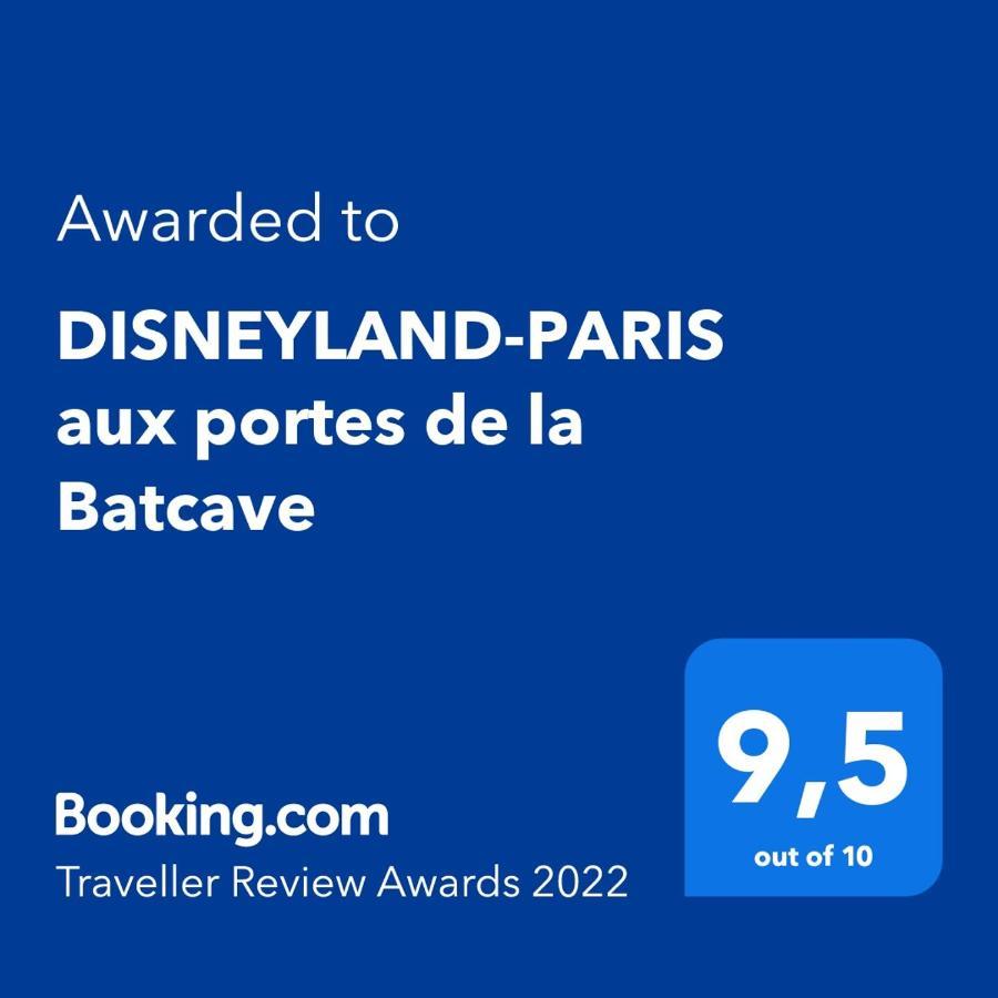 Disneyland-Paris Aux Portes De La Batcave Bussy-Saint-Georges Bagian luar foto
